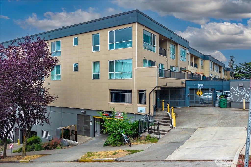 Photo of 321 10th Avenue S #610, Seattle, WA 98104 (MLS # 2546605)