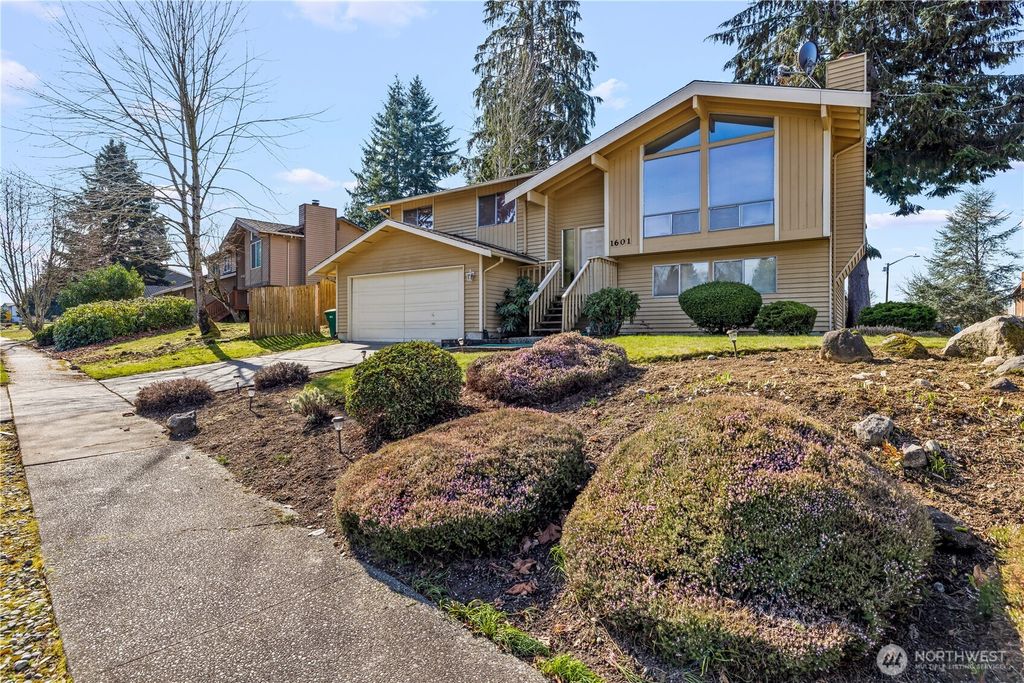 Photo of 1601 Olympia Avenue SE, Renton, WA 98058 (MLS # 2493395)