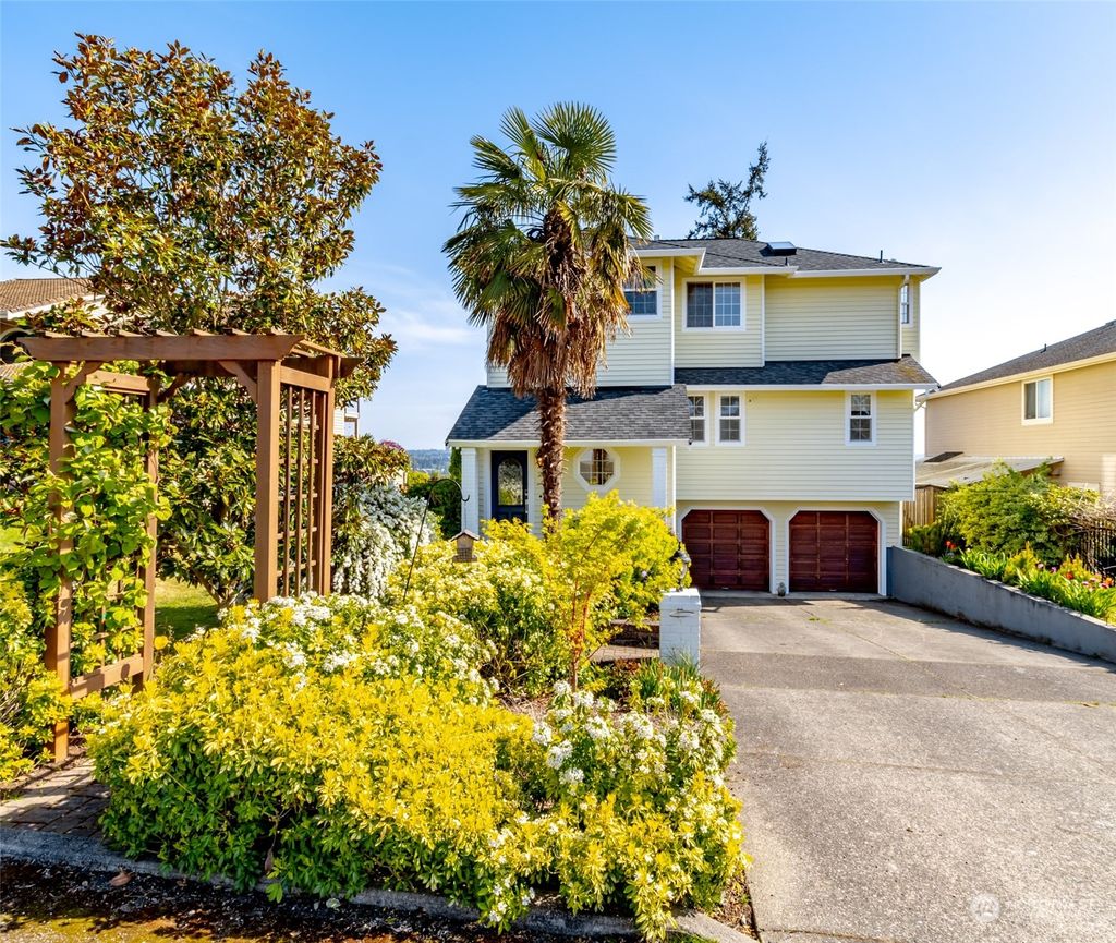 Photo of 207 S 212th Street, Des Moines, WA 98198 (MLS # 2064412)