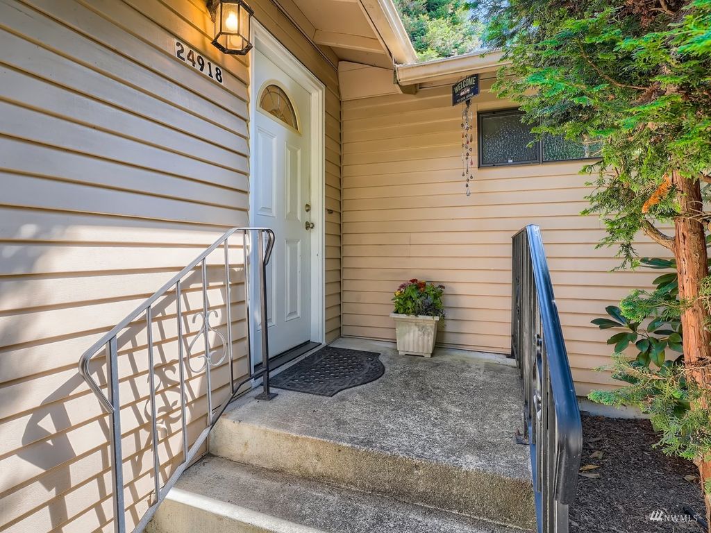 Photo of 24918 11th Avenue S, Des Moines, WA 98198 (MLS # 1977921)