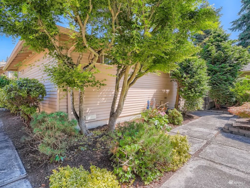 Photo of 24918 11th Avenue S, Des Moines, WA 98198 (MLS # 1977921)