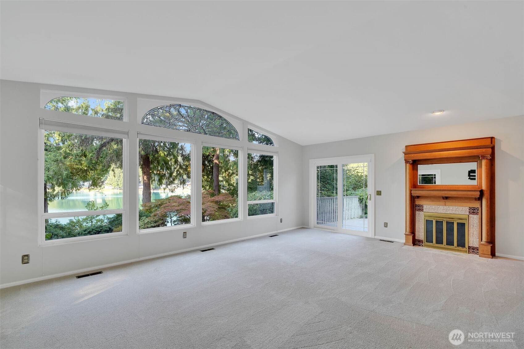 1611 Camden Cir SW
