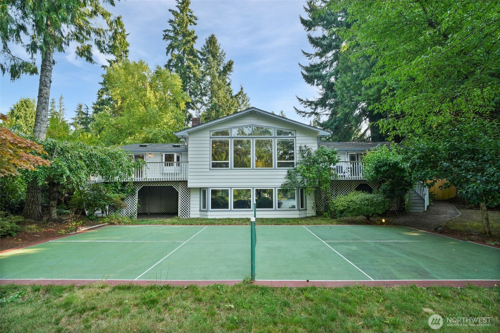 1611 Camden Cir SW
