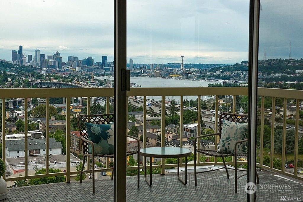 Photo of 4540 8th Avenue NE #1701, Seattle, WA 98105 (MLS # 2055103)