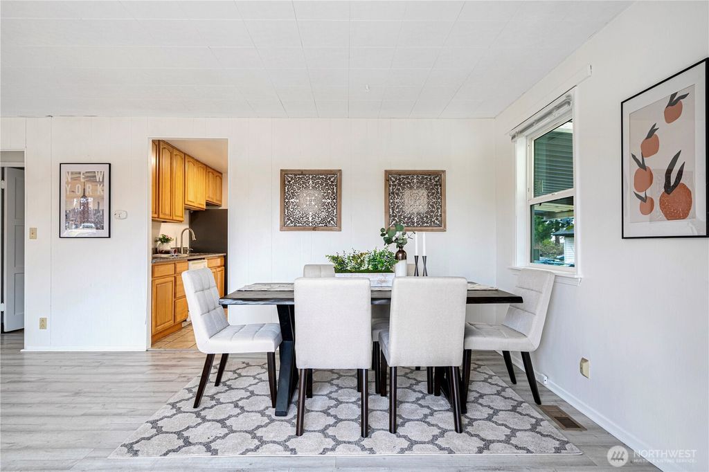 Photo of 2807 NE 16th Street, Renton, WA 98056 (MLS # 2470261)