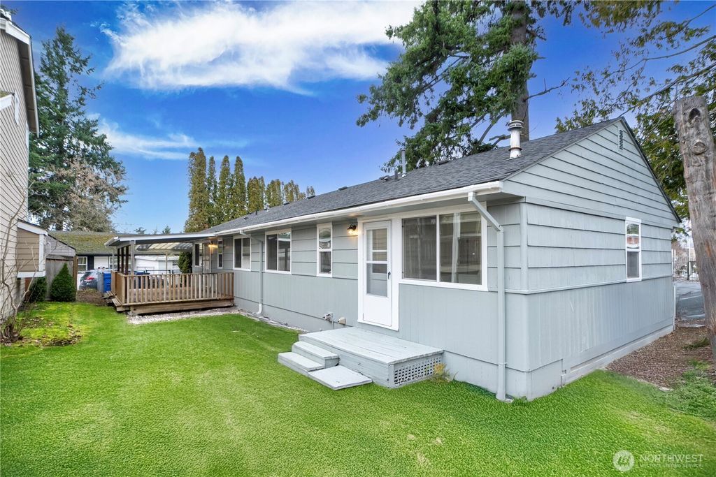 Photo of 2807 NE 16th Street, Renton, WA 98056 (MLS # 2470261)