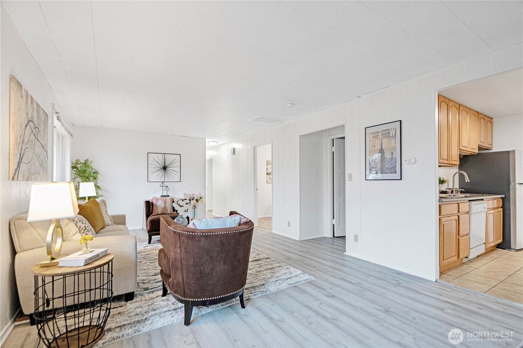 Photo of 2807 NE 16th Street, Renton, WA 98056 (MLS # 2470261)