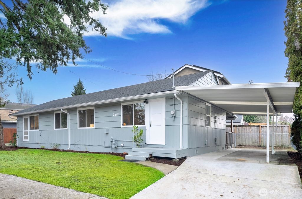 Photo of 2807 NE 16th Street, Renton, WA 98056 (MLS # 2470261)