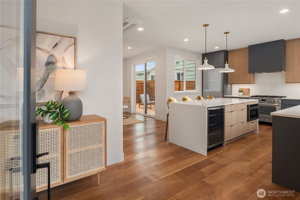 Photo of 11739 20th Avenue NE, Seattle, WA 98125 (MLS # 2382786)