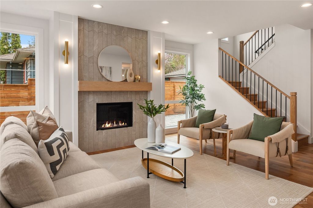 Photo of 11739 20th Avenue NE, Seattle, WA 98125 (MLS # 2382786)