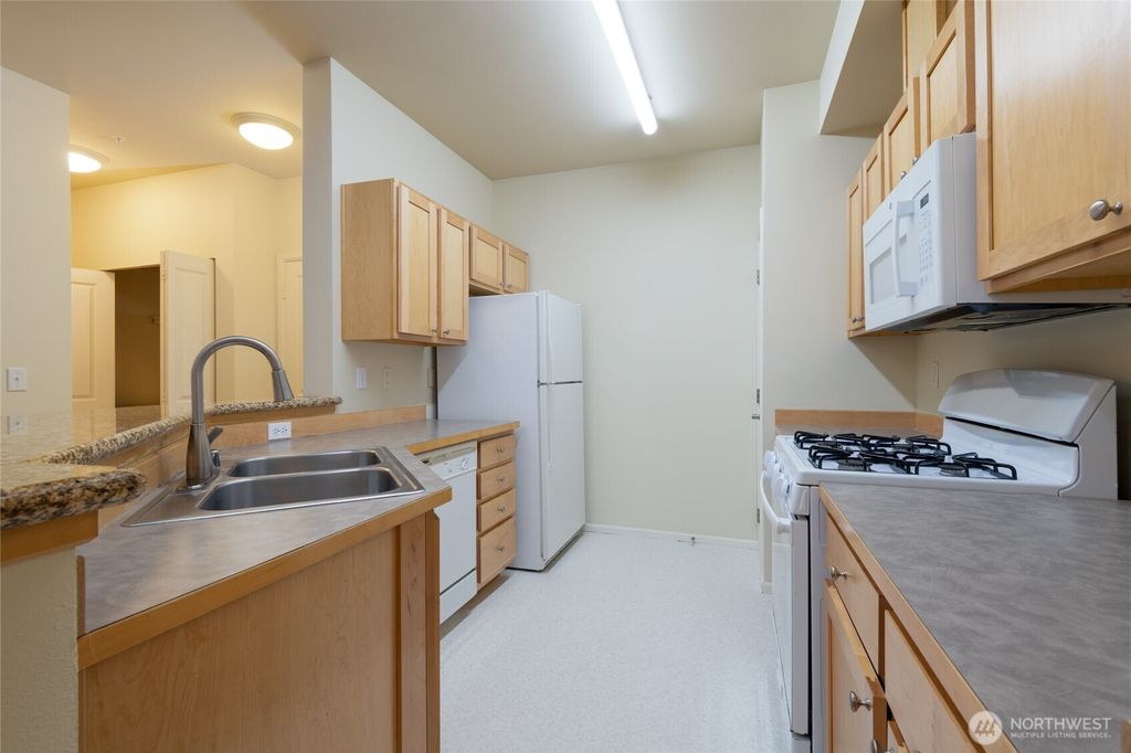 Photo of 503 225th Lane NE #F105, Sammamish, WA 98074 (MLS # 2456745)