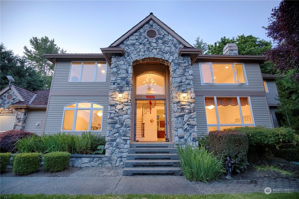 Photo of 25926 NE 32nd Street, Redmond, WA 98053 (MLS # 2131140)