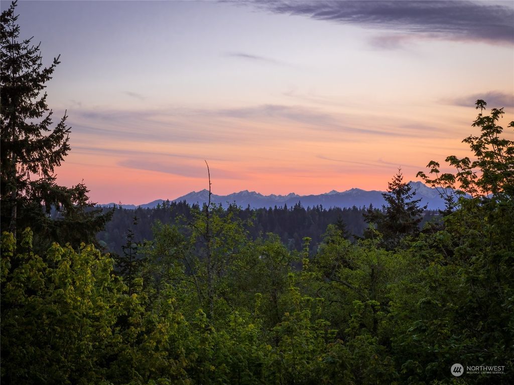 Photo of 19491 45th Avenue NE, Lake Forest Park, WA 98155 (MLS # 2069772)