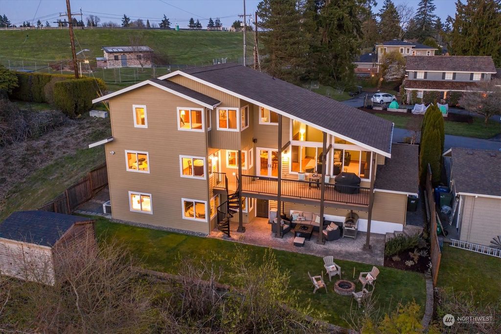 Photo of 19491 45th Avenue NE, Lake Forest Park, WA 98155 (MLS # 2069772)