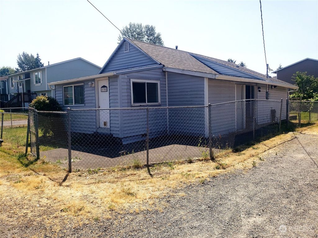 Photo of 130 3rd Avenue N, Algona, WA 98001 (MLS # 2264124)