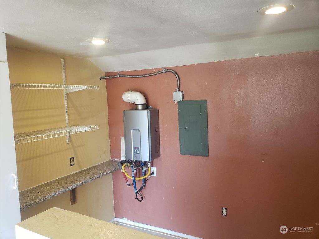 Photo of 130 3rd Avenue N, Algona, WA 98001 (MLS # 2264124)