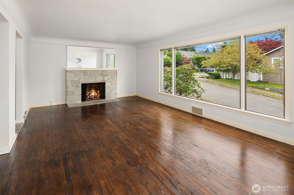 Photo of 8622 17th Avenue NE, Seattle, WA 98115 (MLS # 2520151)