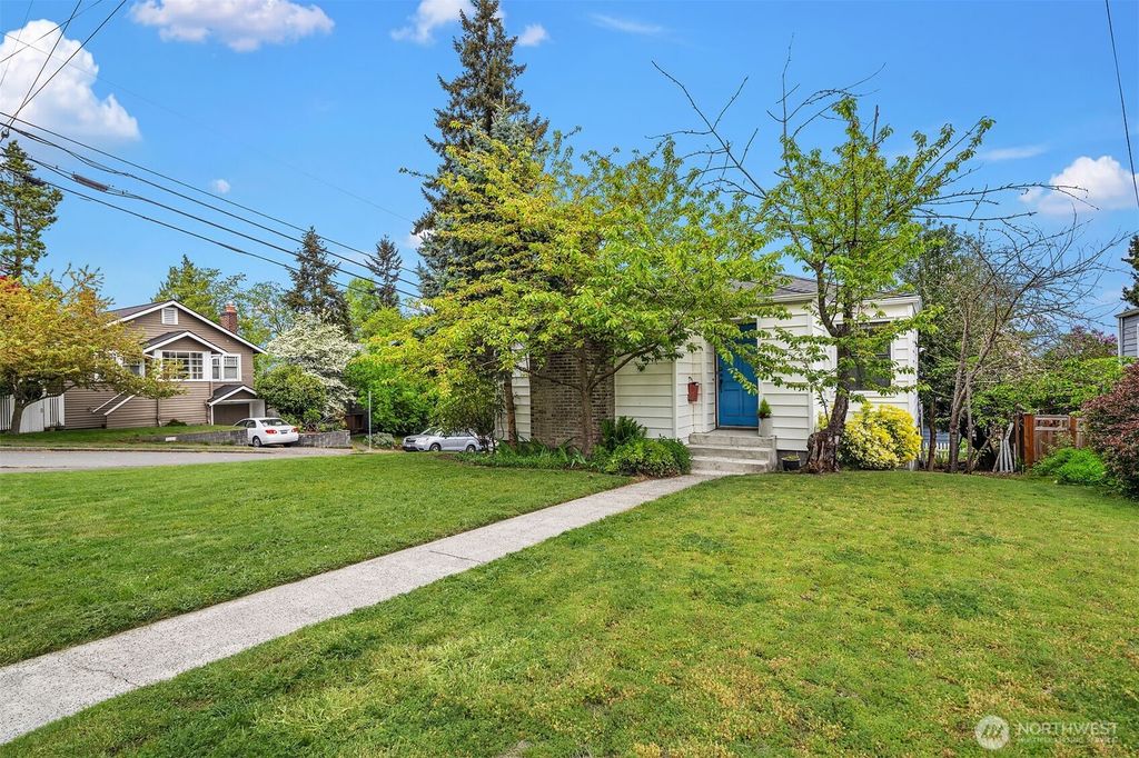 Photo of 8622 17th Avenue NE, Seattle, WA 98115 (MLS # 2520151)