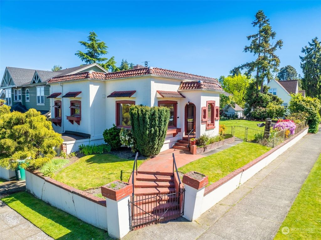Photo of 6016 Evanston Avenue N, Seattle, WA 98103 (MLS # 2226503)