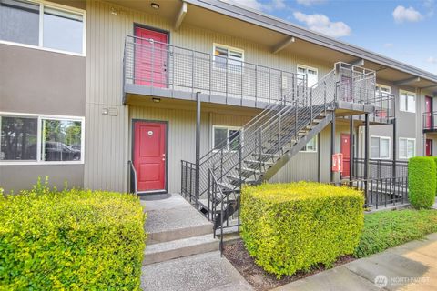 Photo of 1102 S 27th St #C302, Tacoma, WA 98409 (MLS # 2410363)
