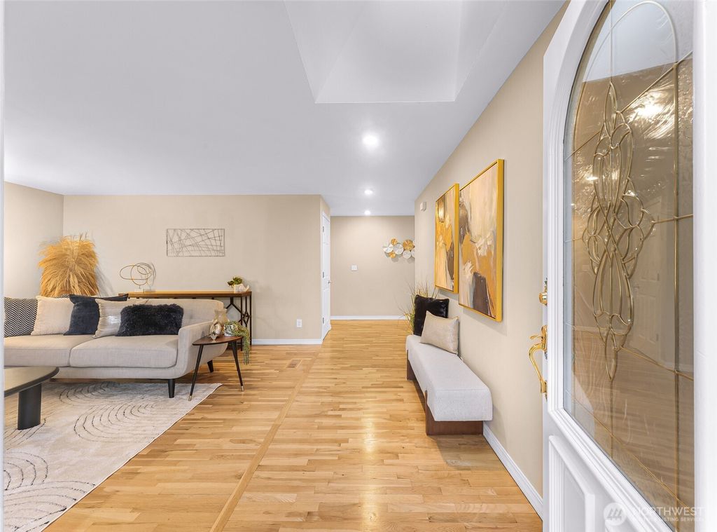 Photo of 16828 NE 18th Street, Bellevue, WA 98008 (MLS # 2464951)