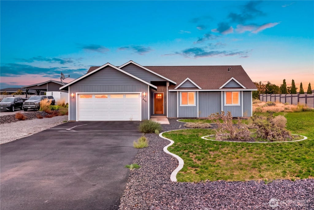 Photo of 894 Desert Aire DR SW DR, Mattawa, WA 99349 (MLS # 2587908)
