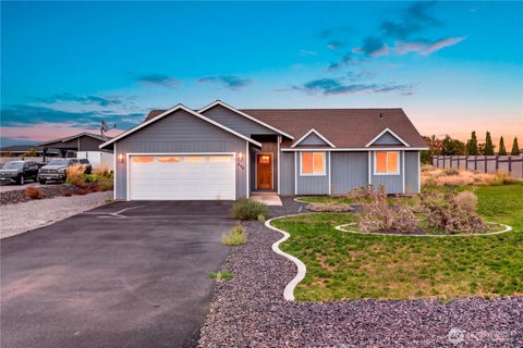 Photo of 894 Desert Aire DR SW DR, Mattawa, WA 99349 (MLS # 2587908)