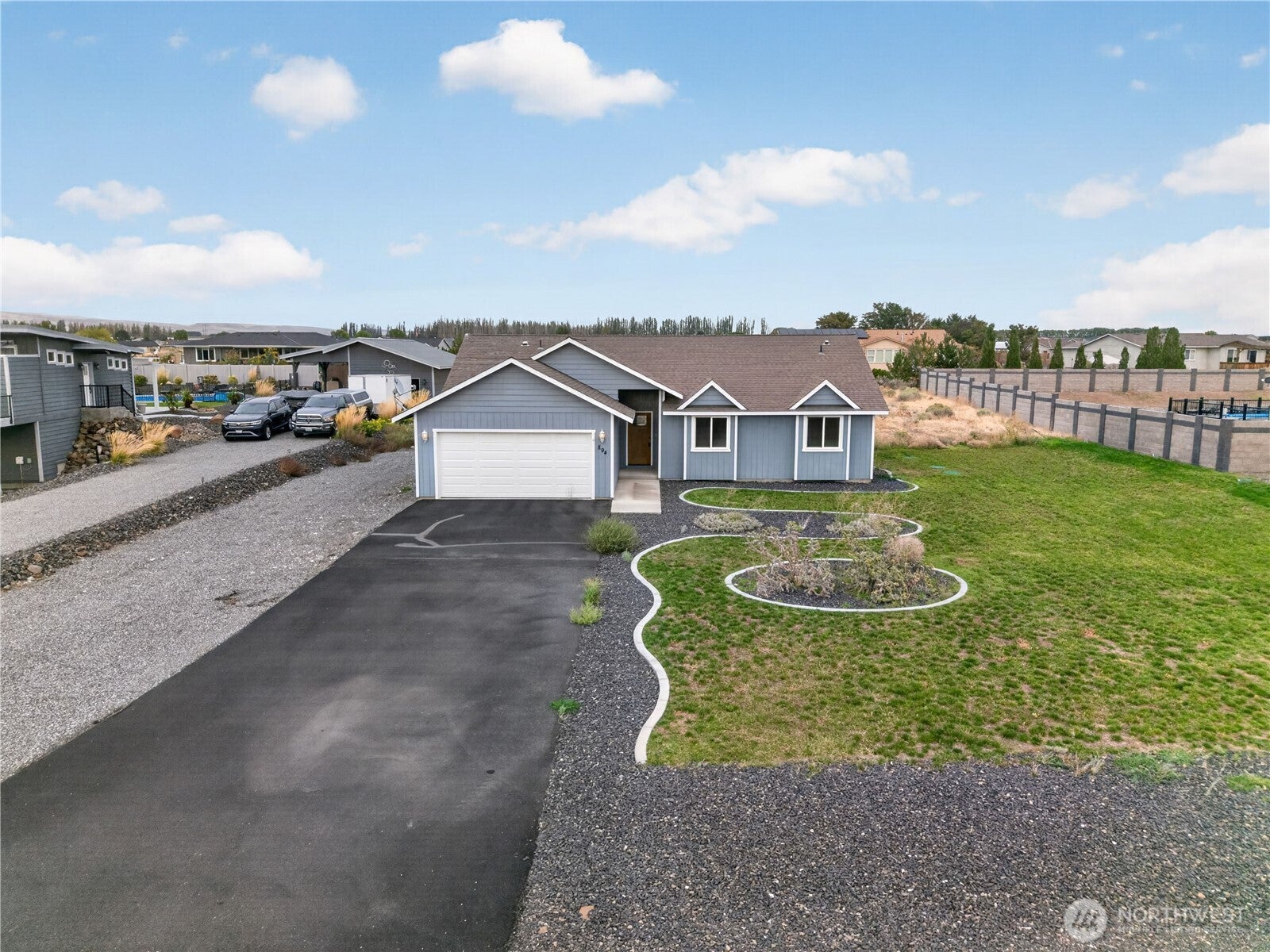 894 Desert Aire DR SW