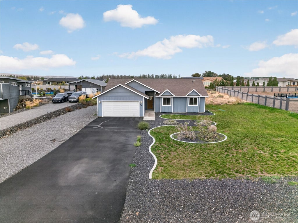 Photo of 894 Desert Aire DR SW DR, Mattawa, WA 99349 (MLS # 2587908)