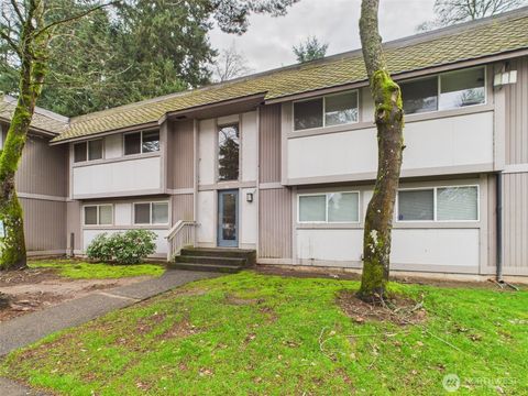 Photo of 32142 46th Place SW #M6, Federal Way, WA 98023 (MLS # 2477158)