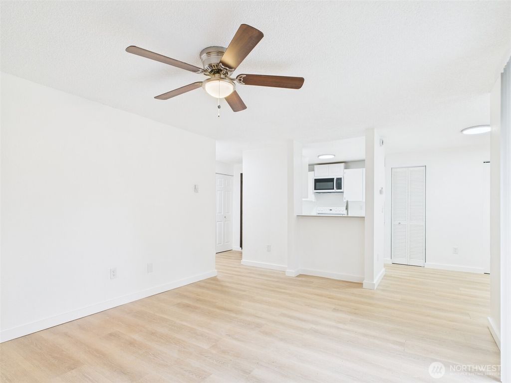 Photo of 32142 46th Place SW #M6, Federal Way, WA 98023 (MLS # 2477158)