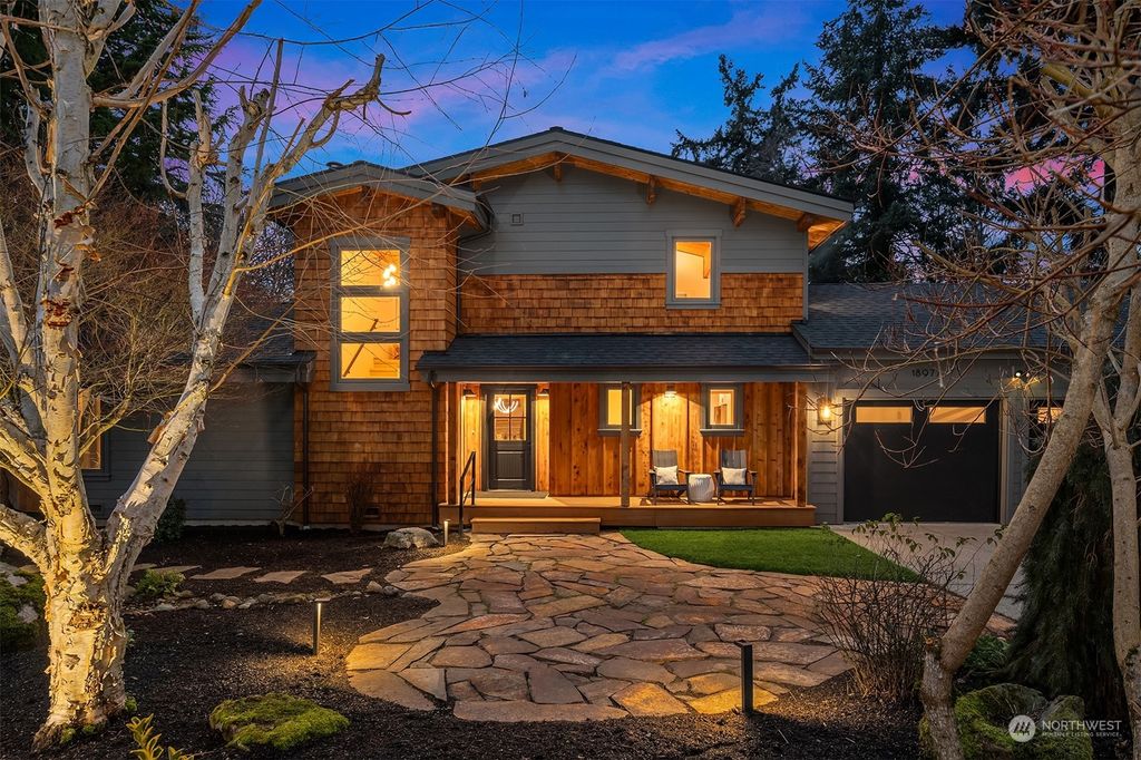 Photo of 18977 Marine View Circle SW, Normandy Park, WA 98166 (MLS # 2330935)