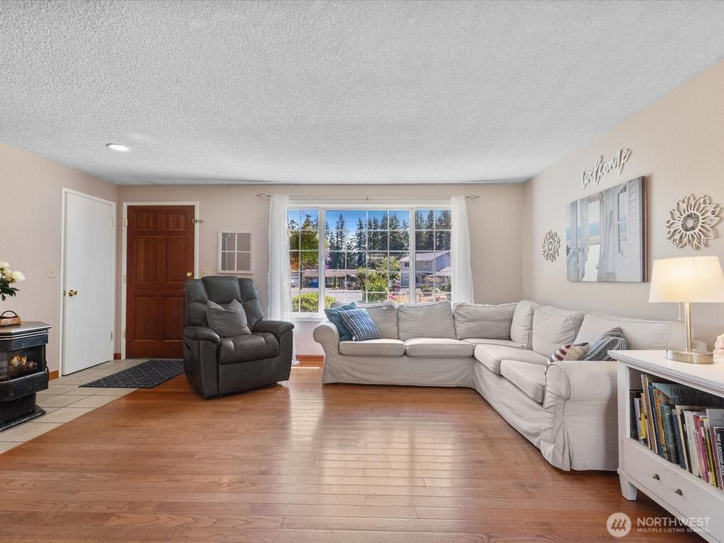 Photo of 12121 58th Place SE, Snohomish, WA 98290 (MLS # 2415249)