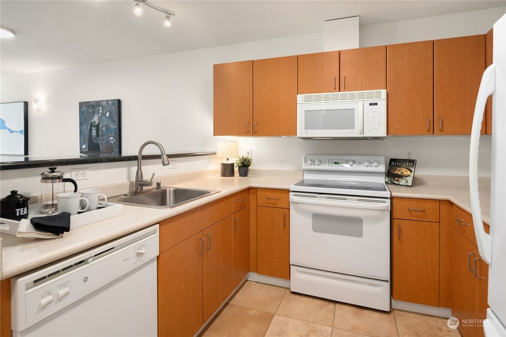 Photo of 107 20th Avenue #203, Seattle, WA 98122 (MLS # 2215152)