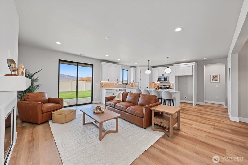 526 S Oasis Loop