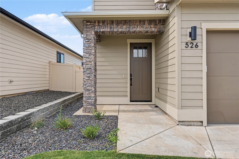526 S Oasis Loop