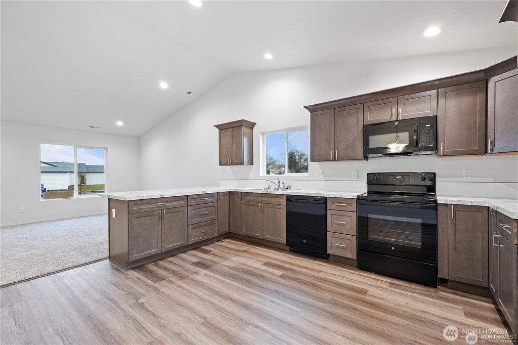 Photo of 925 La Vista Drive, Warden, WA 98857 (MLS # 2478719)