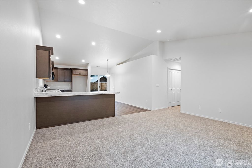 Photo of 925 La Vista Drive, Warden, WA 98857 (MLS # 2478719)