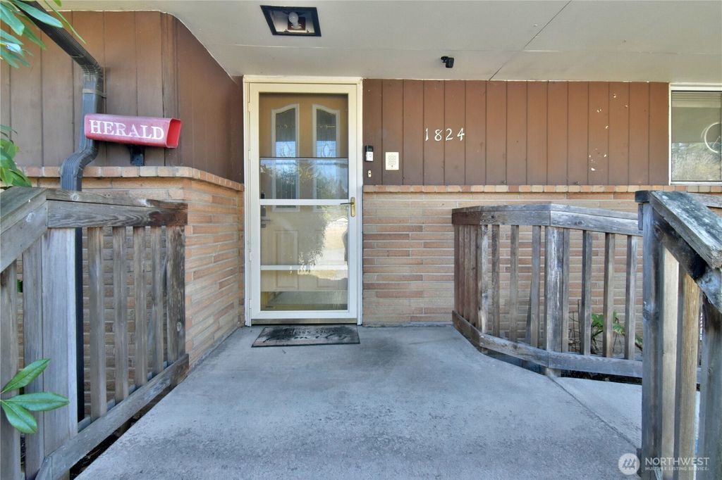 Photo of 1824 74th Street SE, Everett, WA 98203 (MLS # 2442728)