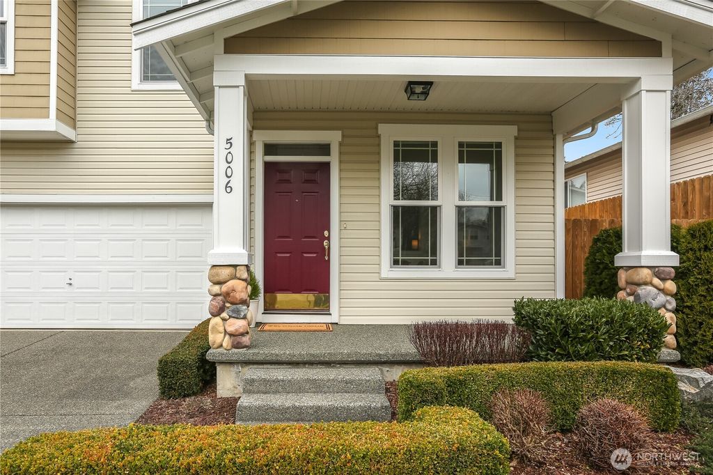 Photo of 5006 NE 4th Place, Renton, WA 98059 (MLS # 2483569)