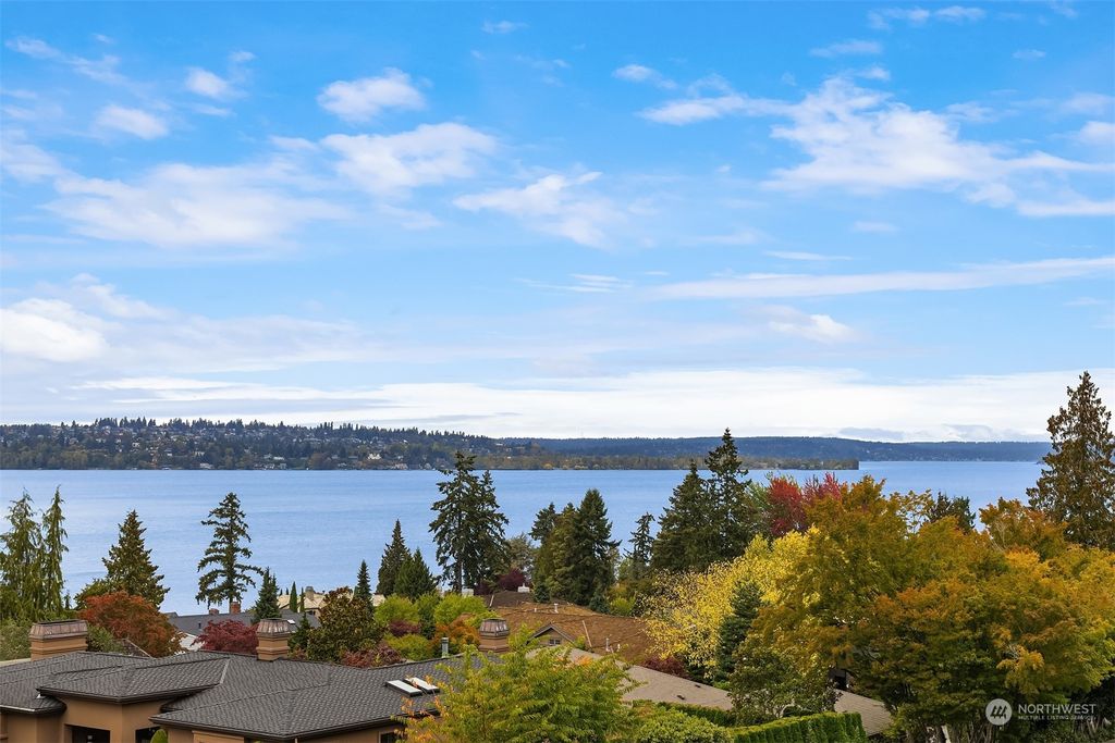 Photo of 4000 92nd Avenue NE, Yarrow Point, WA 98004 (MLS # 2038745)