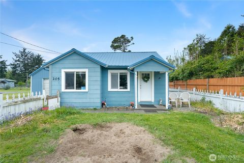Photo of 205 S Forrest Street, Westport, WA 98595 (MLS # 2516014)