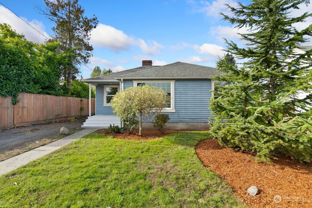 Photo of 13517 35th Avenue S, Tukwila, WA 98168 (MLS # 2175964)