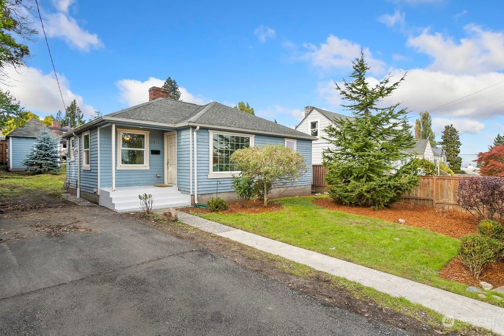 Photo of 13517 35th Avenue S, Tukwila, WA 98168 (MLS # 2175964)