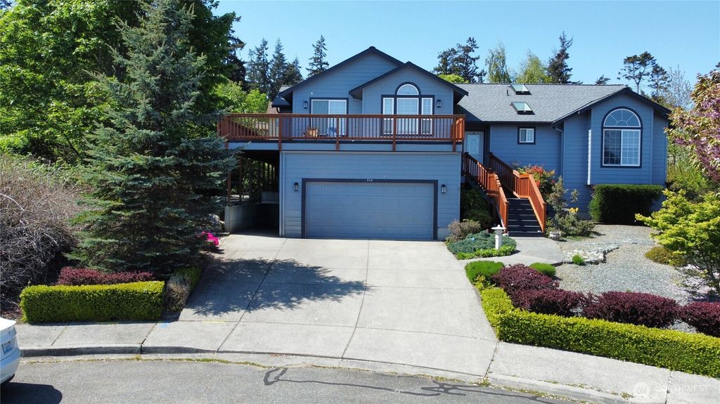 Photo of 710 SW Echo Loop, Oak Harbor, WA 98277 (MLS # 2517204)