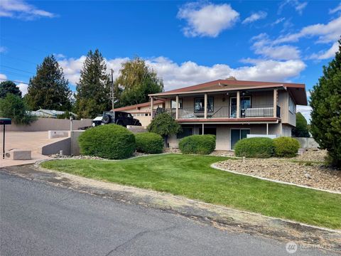 Photo of 840 Braeburn Place NW, Soap Lake, WA 98851 (MLS # 2509667)