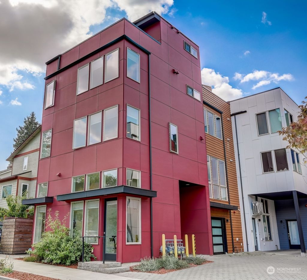 Photo of 543 28th Avenue, Seattle, WA 98122 (MLS # 2163450)