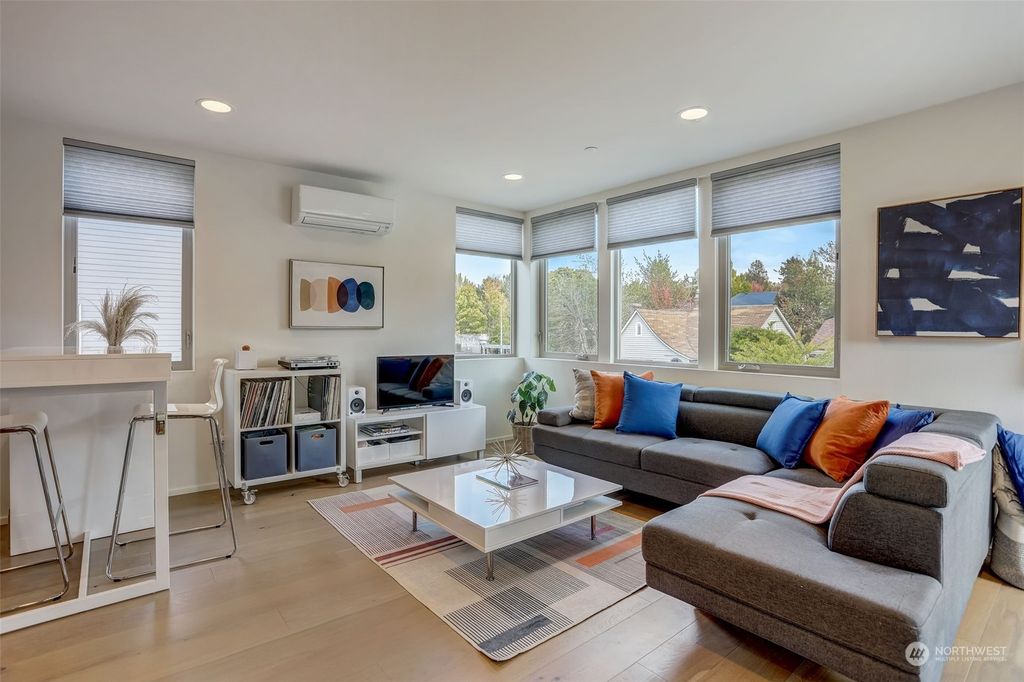 Photo of 543 28th Avenue, Seattle, WA 98122 (MLS # 2163450)