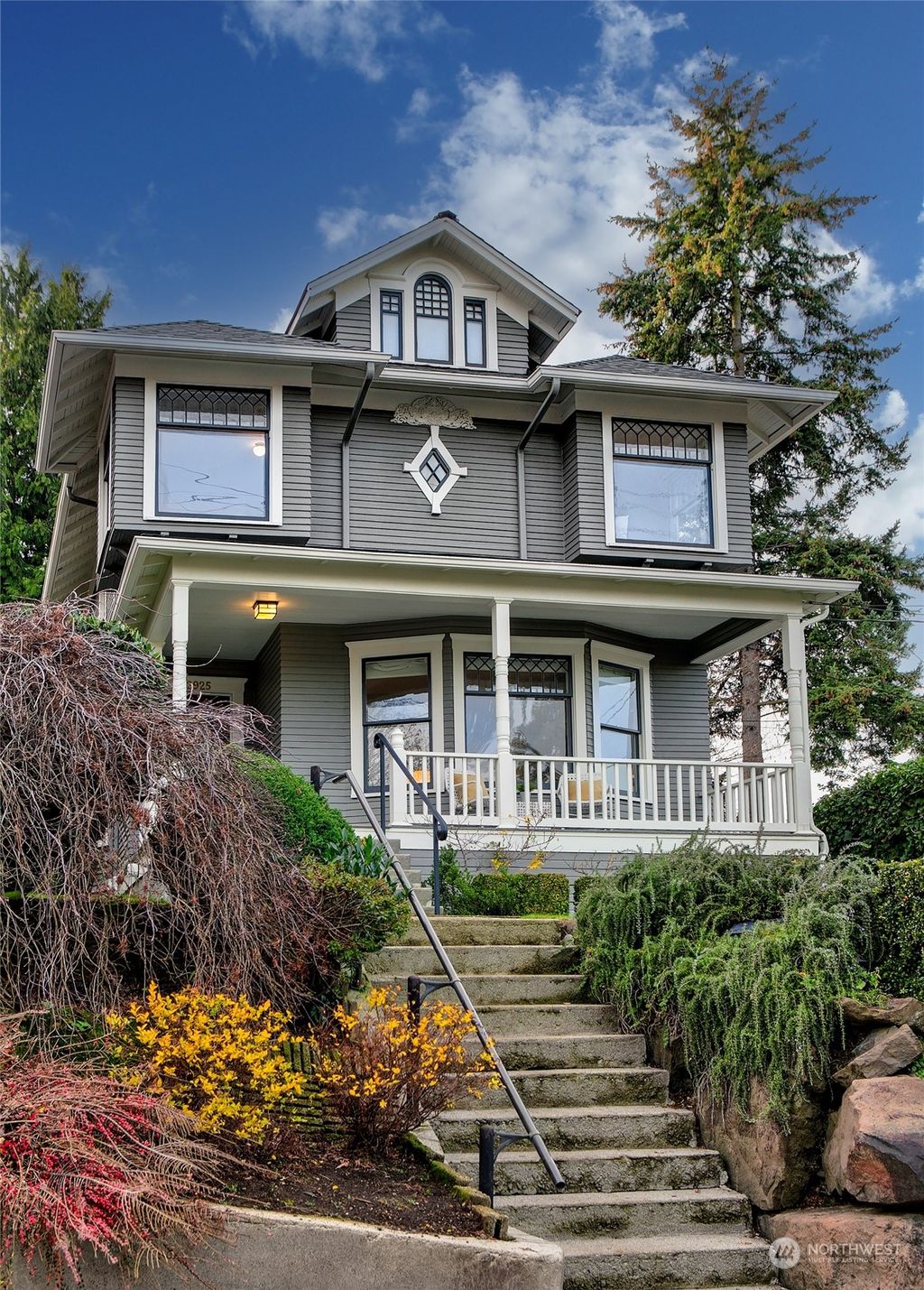 Photo of 2925 Warren Avenue N, Seattle, WA 98109 (MLS # 2315617)