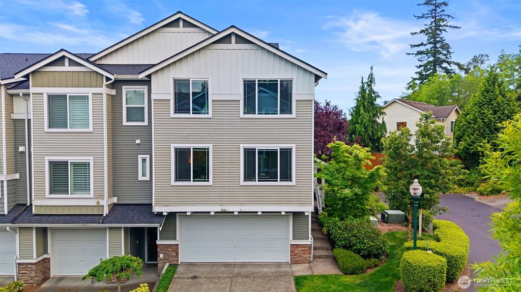 Photo of 15720 Manor Way #Q8, Lynnwood, WA 98087 (MLS # 2530522)